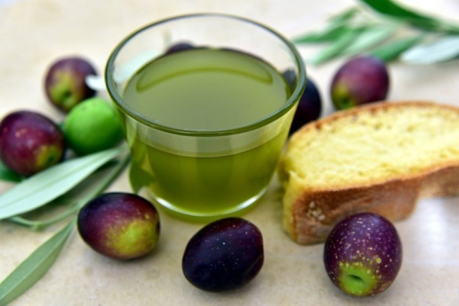 El aceite de oliva subió 2,57 euros más en supermercados que en origen