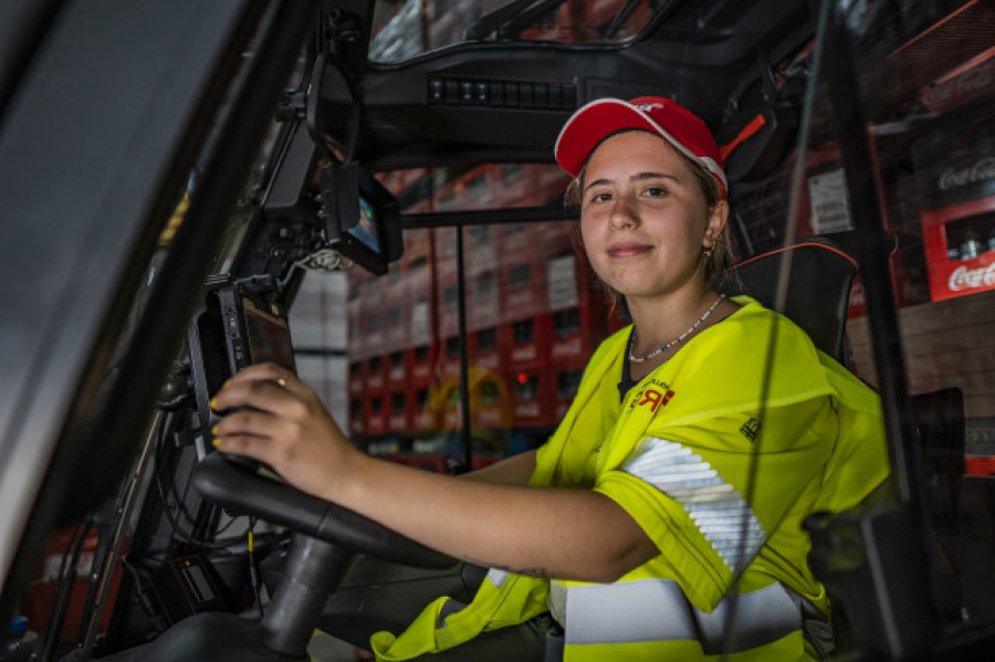 La Escuela de Carretilleras de Coca-Cola facilita el empleo femenino en la industria