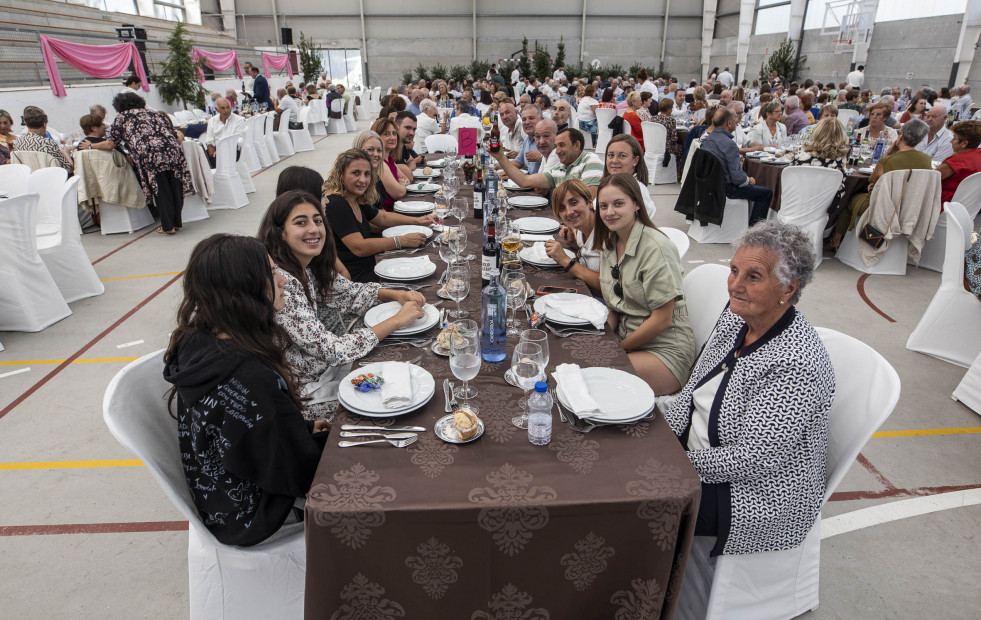 Comida solidaria contra el cáncer en A Laracha