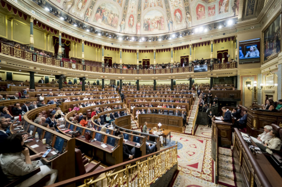 El CIS amplia la ventaja del PSOE sobre el PP y dispara a Vox