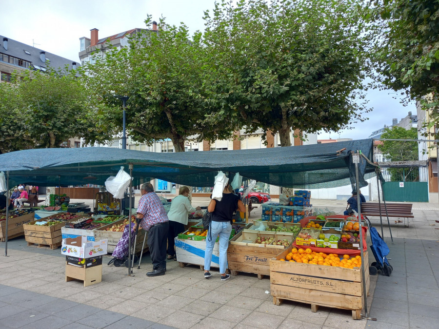 El buen tiempo anima el mercado de Carballo