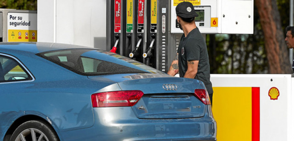 Los precios de la gasolina de 95 y del diésel de automoción caen más del 10 % esta semana