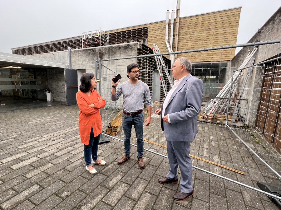 A Laracha acomete la renovación del complejo deportivo de la piscina