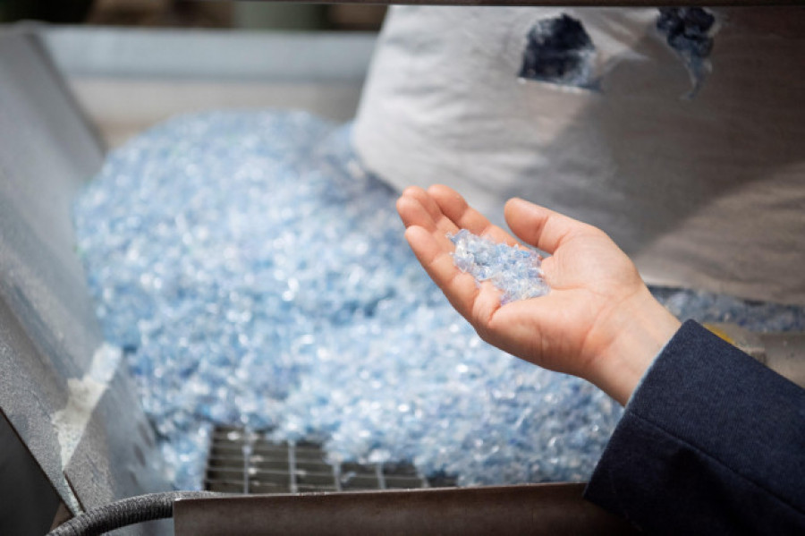 Los microplásticos llegan a la atmósfera y retornan al suelo en lugares como Vigo, Madrid o Barcelona