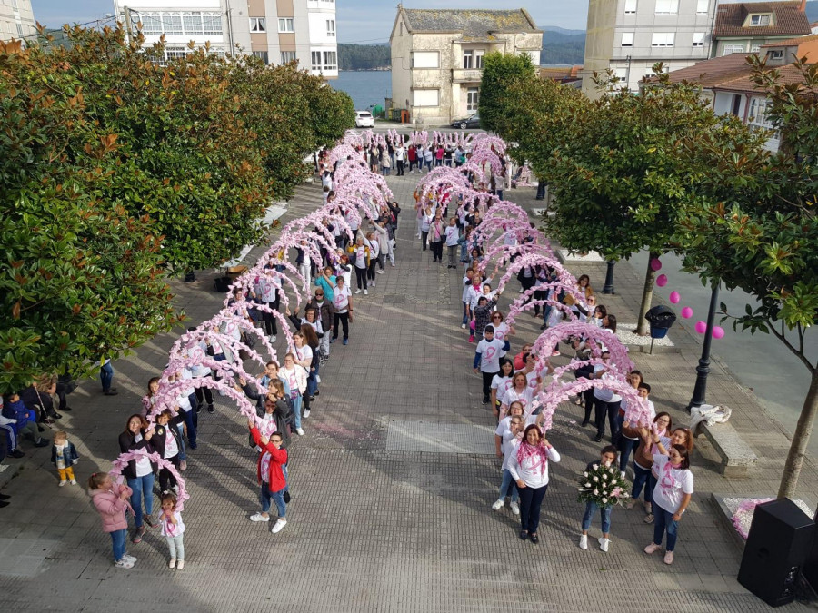 Vuelve la Danza Rosa de Camariñas con motivo del día contra el cáncer de mama