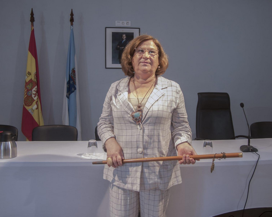 La alcaldesa podría sacar adelante su sueldo con el apoyo de PSOE y BNG