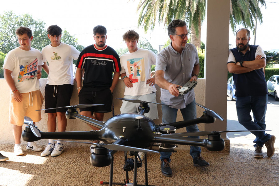 Los alumnos de Fonteboa aprenden a crear y utilizar drones en el medio rural
