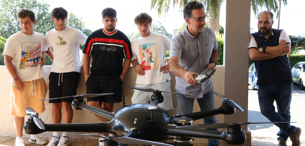 Los alumnos de Fonteboa aprenden a crear y utilizar drones en el medio rural