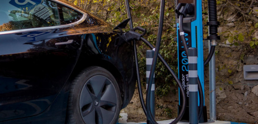 El 77% de los españoles no compraría un vehículo eléctrico debido a su precio y recarga
