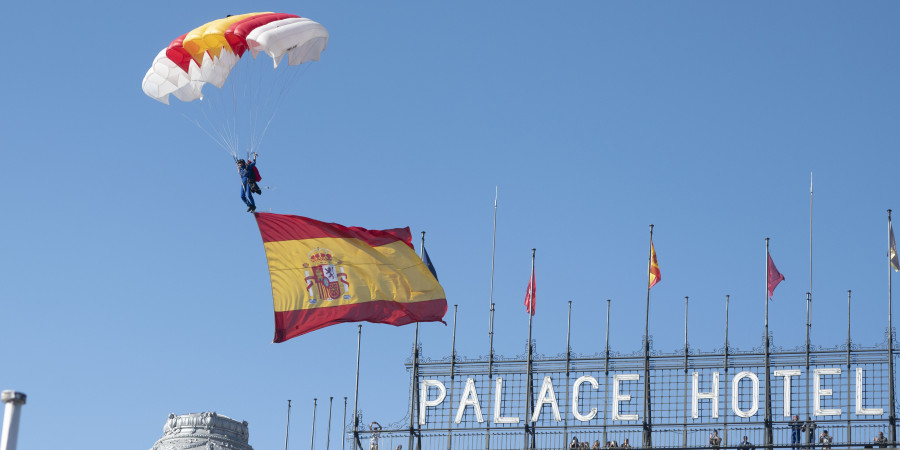 Los Reyes y la Princesa presiden un desfile del 12-O entre abucheos a Sánchez