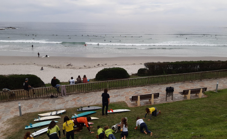 Incautados once kilos de pulpo a un furtivo en la playa de Caión
