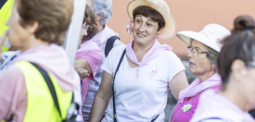 Cadena humana solidaria contra el cáncer de mama en Coristanco
