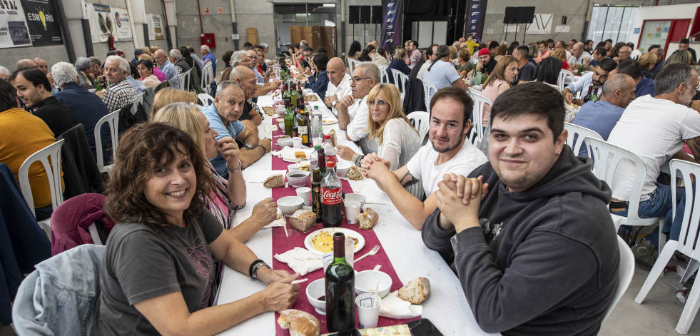 La II Festa do Polbo de Vilaño reúne a 350 comensales