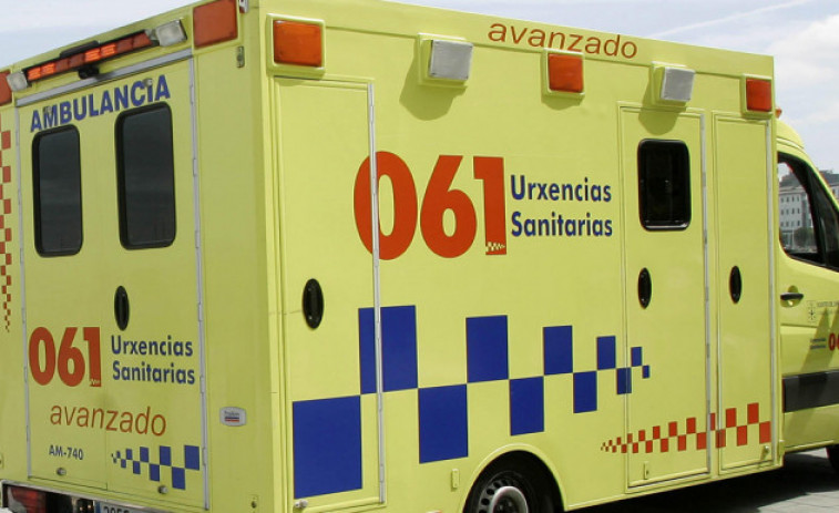 Cinco personas heridas, entre ellas un menor de edad, en un accidente en Carballo