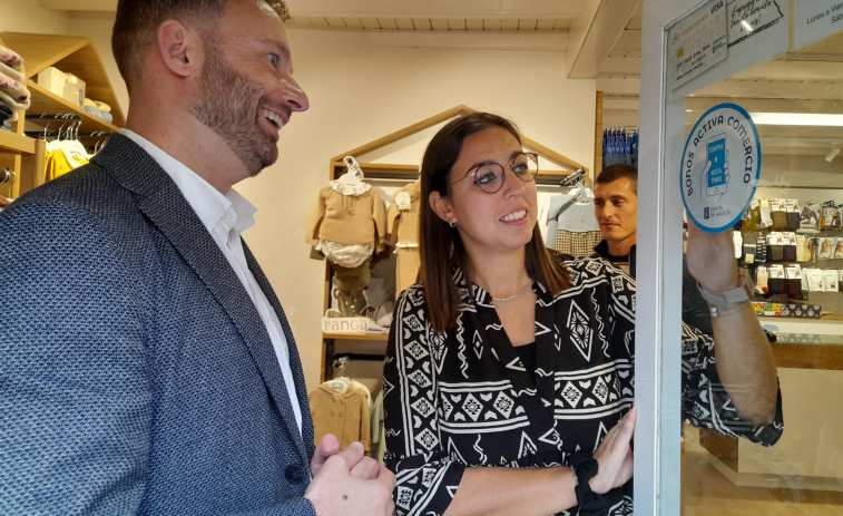 Gonzalo Trenor anima en Fisterra a aprovechar el ‘bono comercio’ de la Xunta