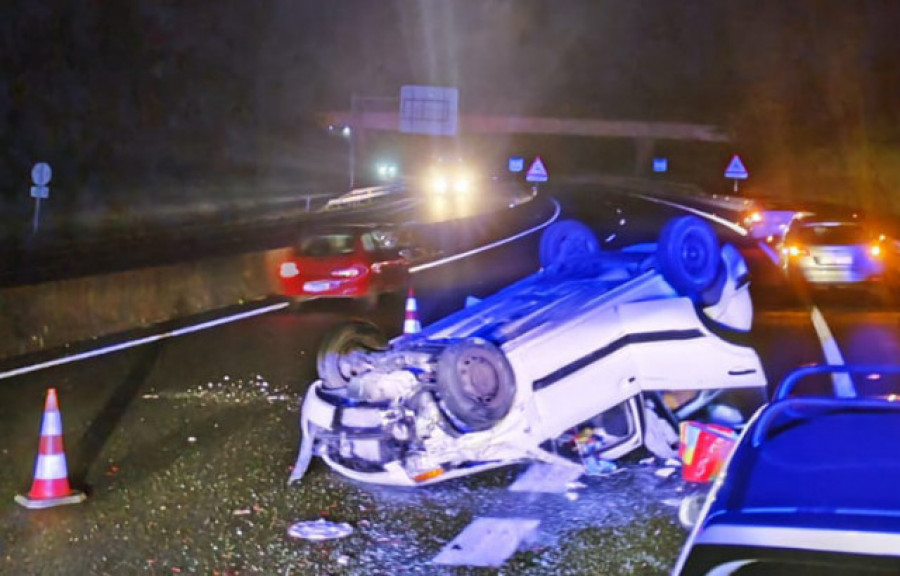 Un conductor sufre la amputación de los pies en un brutal accidente en Rianxo