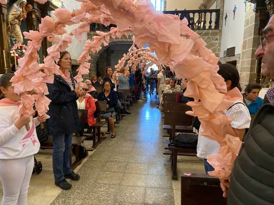 Danza Rosa contra el cáncer en Camariñas