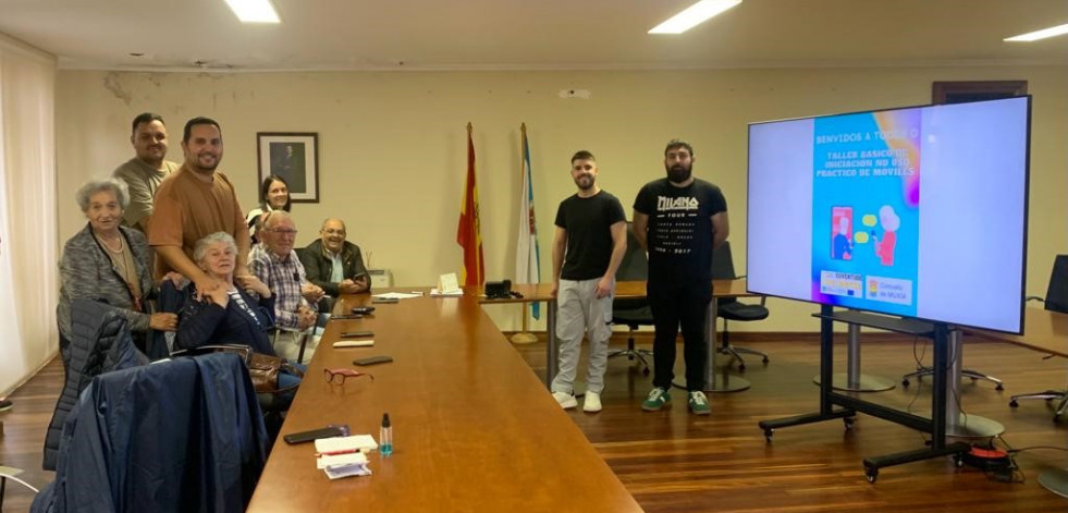 Muxía programa tres nuevos talleres sobre telefonía móvil
