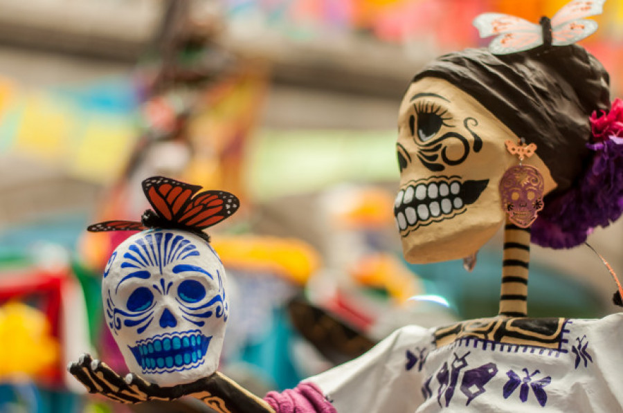 Marineda rinde un homenaje al Día de los Muertos mexicano para celebrar Halloween