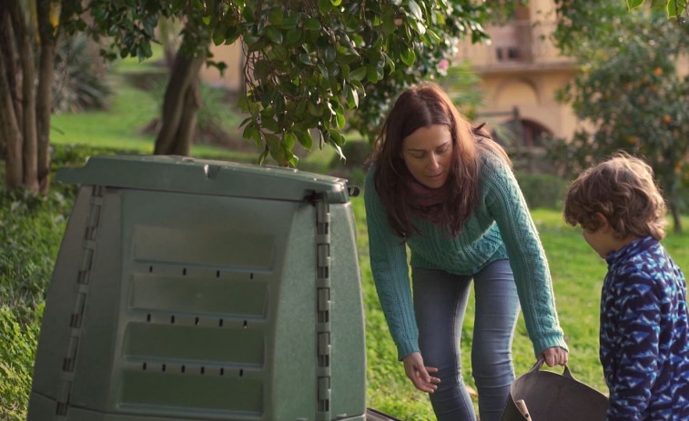 Malpica recibe de Sogama medio centenar de compostadores para viviendas unifamiliares