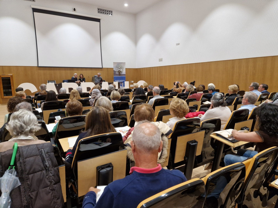 La Universidade Sénior abre su primera edición en Carballo