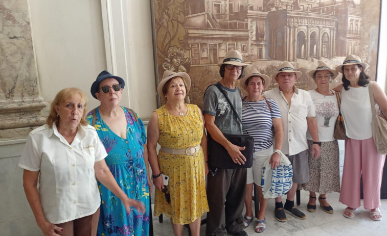 Un grupo de carballeses embajadores de la Pataca de Coristanco en Cuba