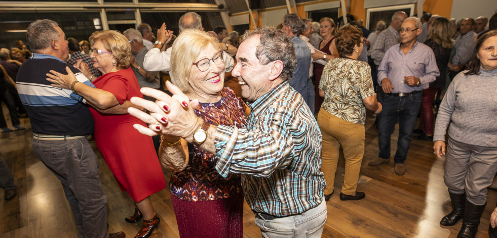 Baile de mayores en Carballo