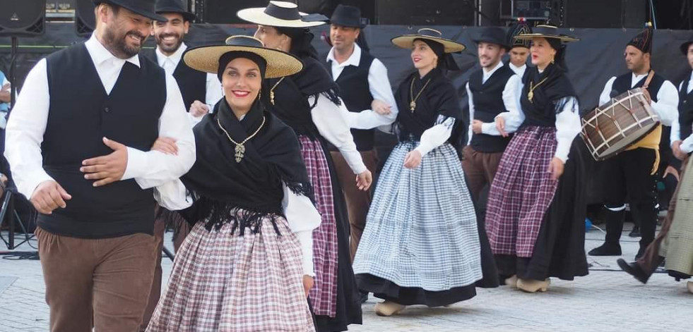 Magosto y Foliada en Muxía con 17 grupos de música de tradicional