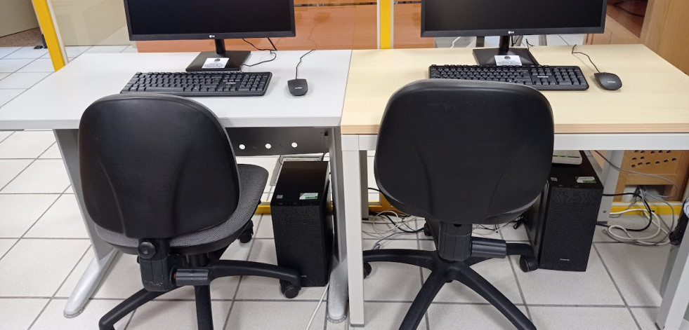 Laxe mejora la biblioteca y  el salón de actos culturales