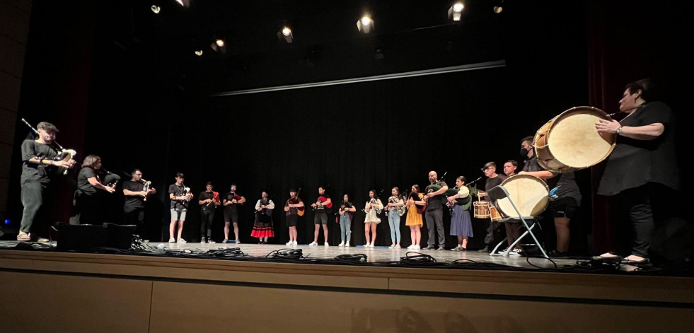 El BNG de Vimianzo acusa al Gobierno del falta de interés en las escuelas de música y teatro