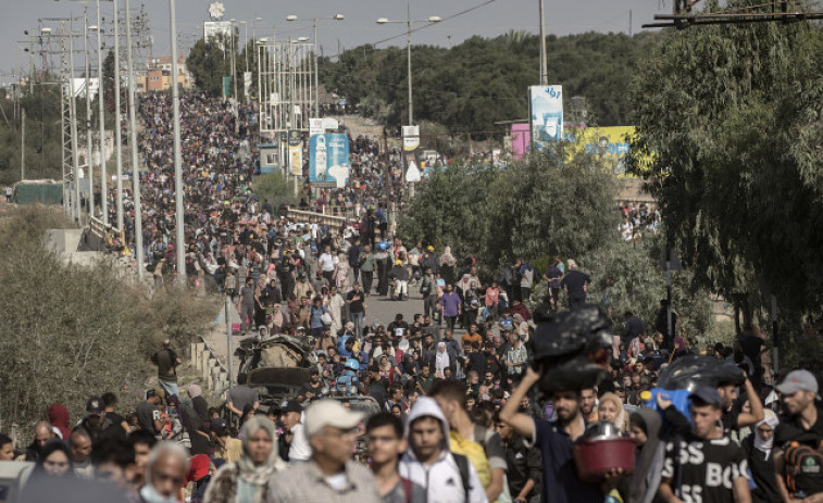 Los primeros hispano-palestinos evacuados de Gaza se disponen a entrar a Egipto