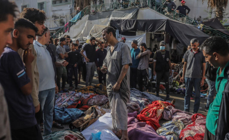 El hospital Al Shifa de Gaza comienza a enterrar cuerpos en una fosa común