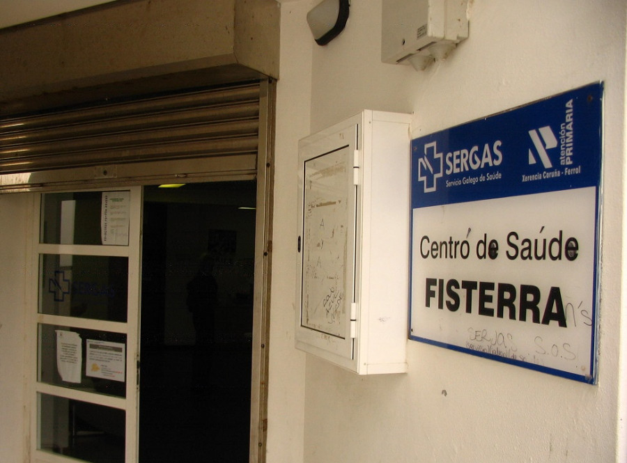 Críticas en Fisterra por la falta de médicos