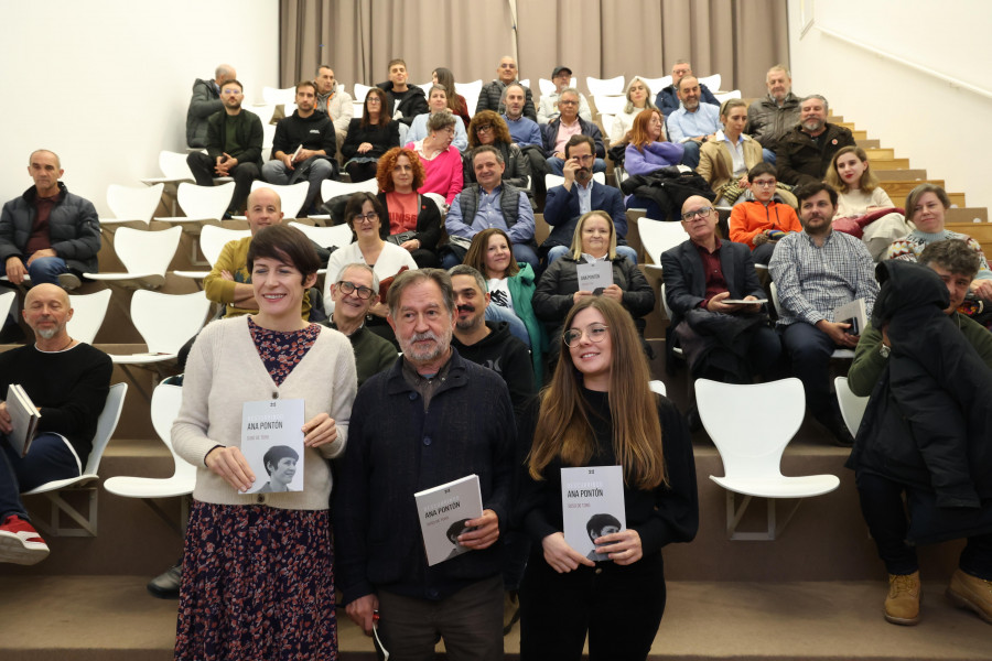 Presentado en Carballo el libro de Suso de Toro sobre Ana Pontón