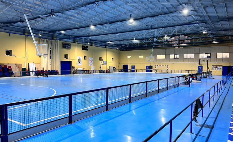 Laxe invierte mejora la eficiencia energética del polideportivo y del campo de fútbol municipal