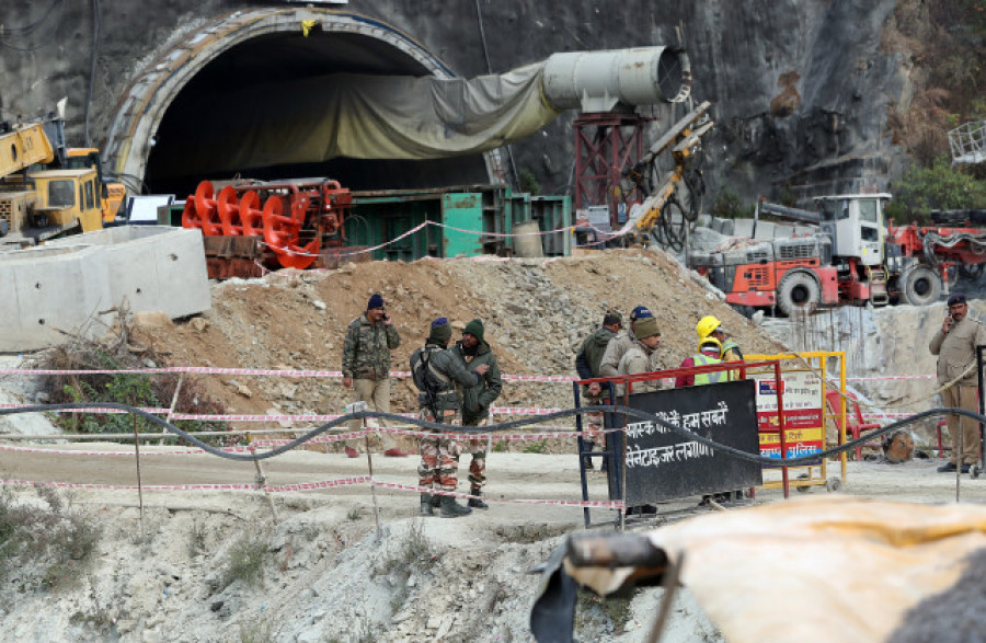 Completan la vía de escape para los 41 obreros atrapados hace 17 días en un túnel de la India