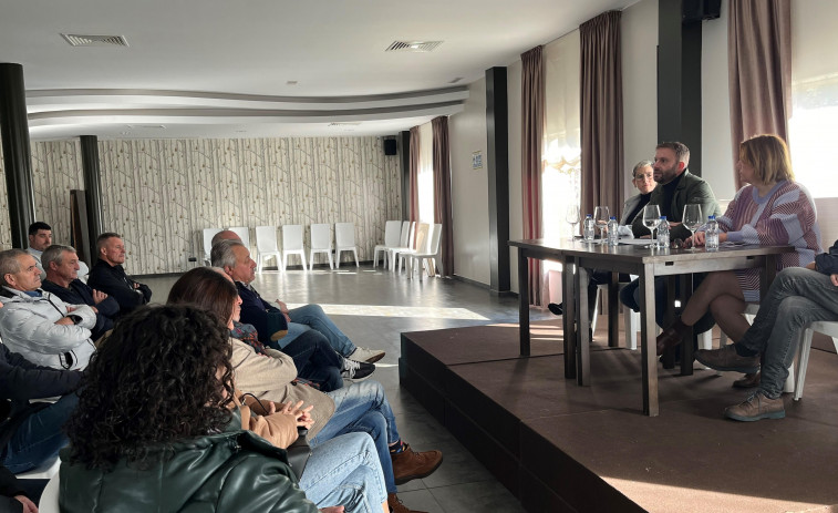 Reunión de las entidades deportivas de la Costa da Morte con Gonzalo Trenor