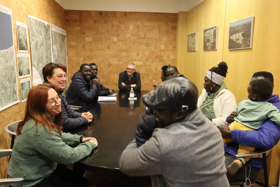 La comunidad senegalesa de Carballo alega dificultades para encontrar viviendas