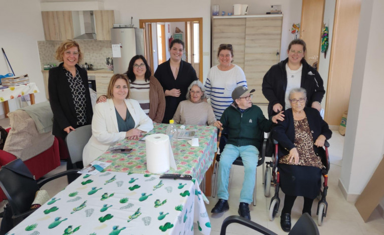 Sandra Vilela pone en valor las Casas do Maior durante una reunión con la cooperativa Colaxe