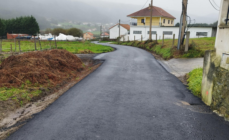 Laxe invierte cerca de cincuenta mil euros en seguridad y en renovar caminos en Fenllido y As Virtudes