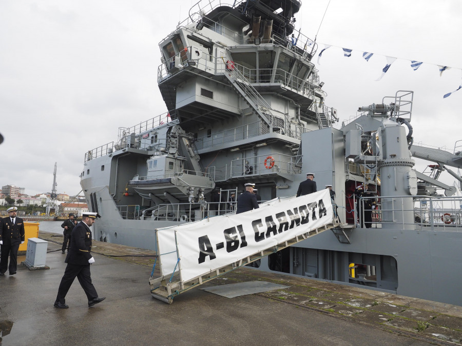El buque “Carnota” que entró en servicio en Ferrol homenajea a los vecinos  de Lira y Lariño