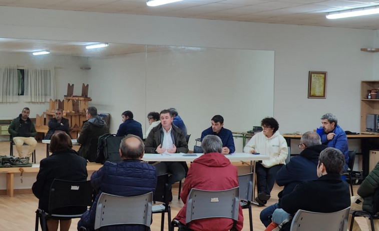 El comité parroquial de Xornes pide el arreglo del edificio de las escuelas