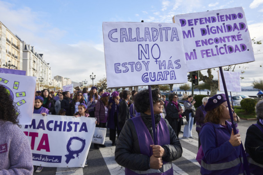 El teléfono 016 contra la violencia de género recibió en octubre un 16,5% más de llamadas que en 2022