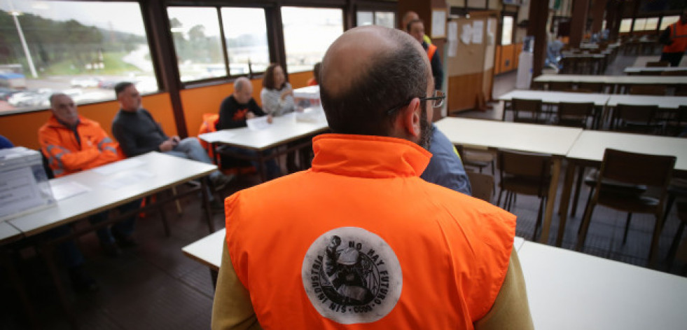 Alcoa se reunirá este jueves con el comité de San Cibrao para abordar el aplazamiento del horno