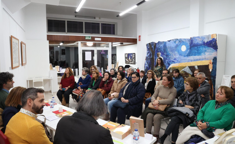 Concurrida presentación del libro de Alberto Mancebo en Carballo