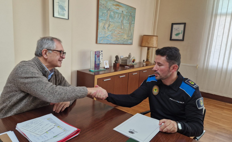 Pedro Cancela, nuevo jefe de la Policía Local de Carballo tras la jubilación de Roberto Mosquera