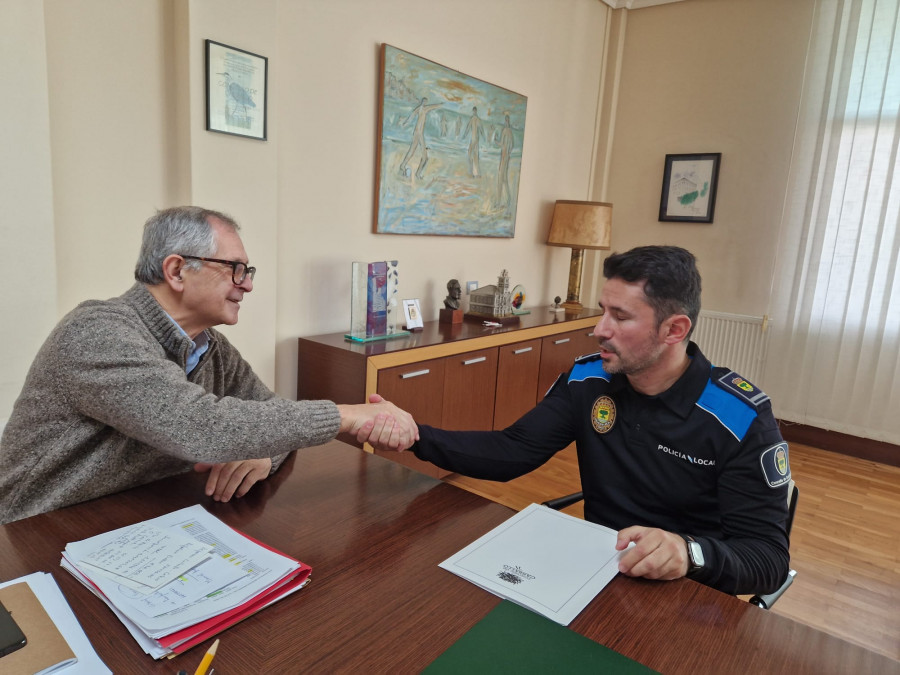 Pedro Cancela, nuevo jefe de la Policía Local de Carballo tras la jubilación de Roberto Mosquera