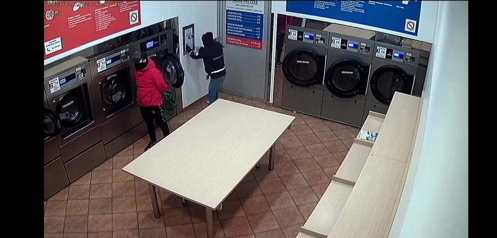Robo con violencia en dos establecimientos de A Laracha