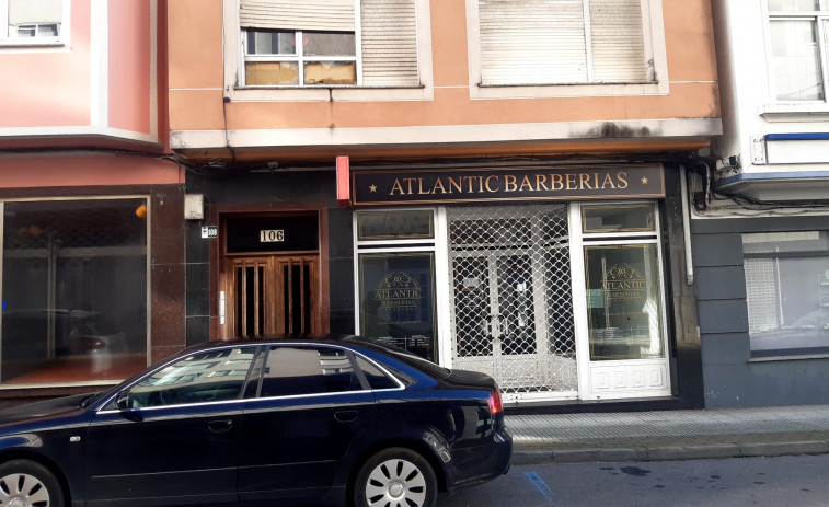 Reducen con una pistola eléctrica a un delincuente tras un altercado en Carballo