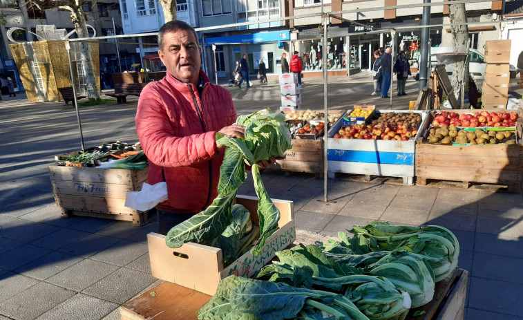 El tirón de las fiestas navideñas se hace notar en la feria carballesa